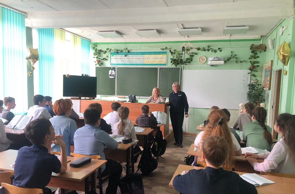 Инспекторы по делам несовершеннолетних г.о. Серпухов провели профилактические беседы в школах